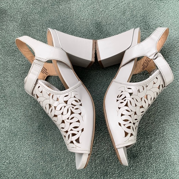 Arcadia Pale Gray Block Heel Shoes Size 8 Medium In Good Condition - Picture 8 of 8